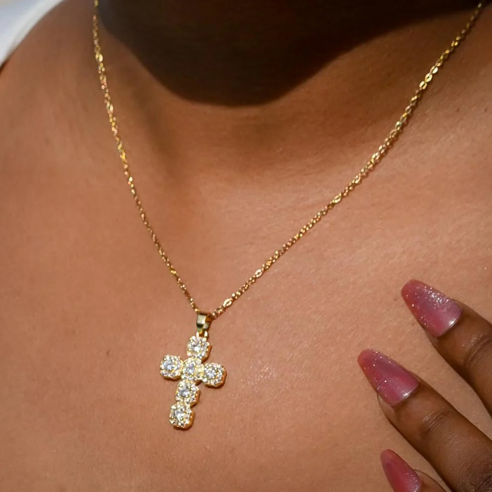 Collier croix en diamant bien-aimé