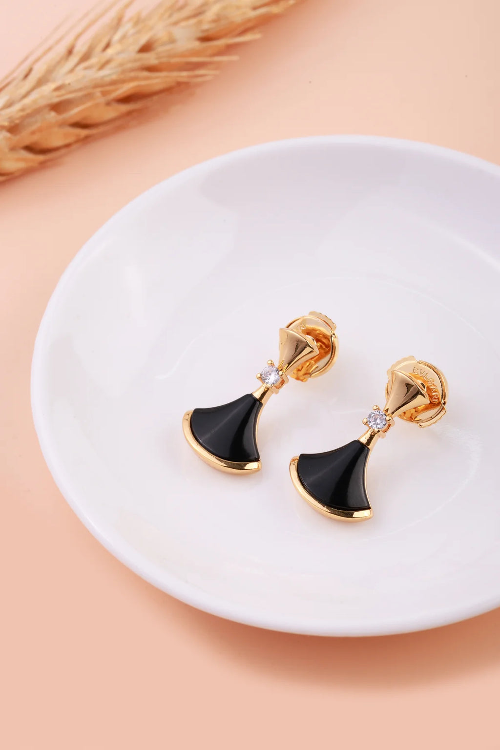 Alaria Black Earrings