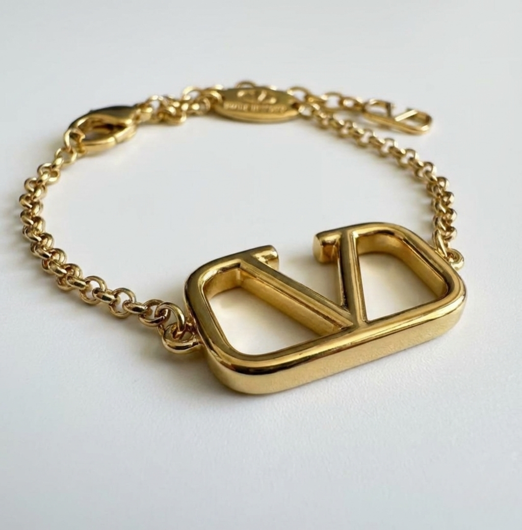 Minimal Emblem Chain Bracelet