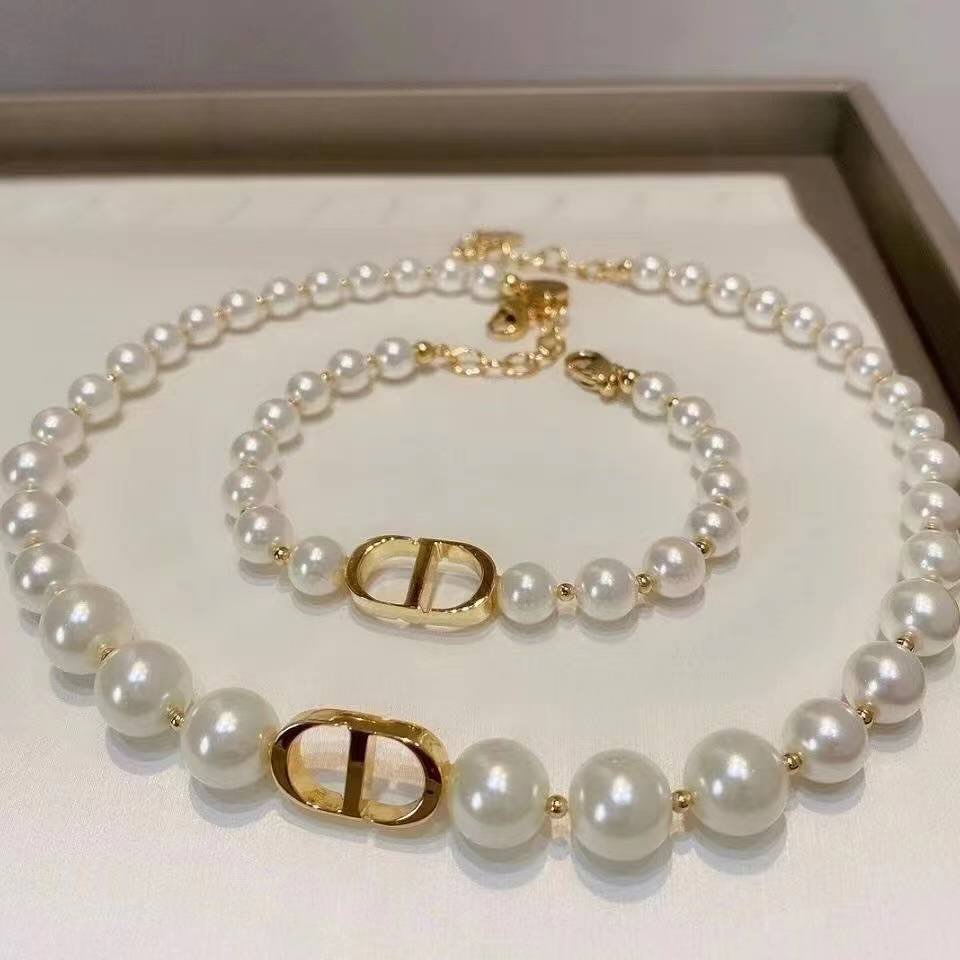 Elegant Pearl Necklace & Bracelet Set