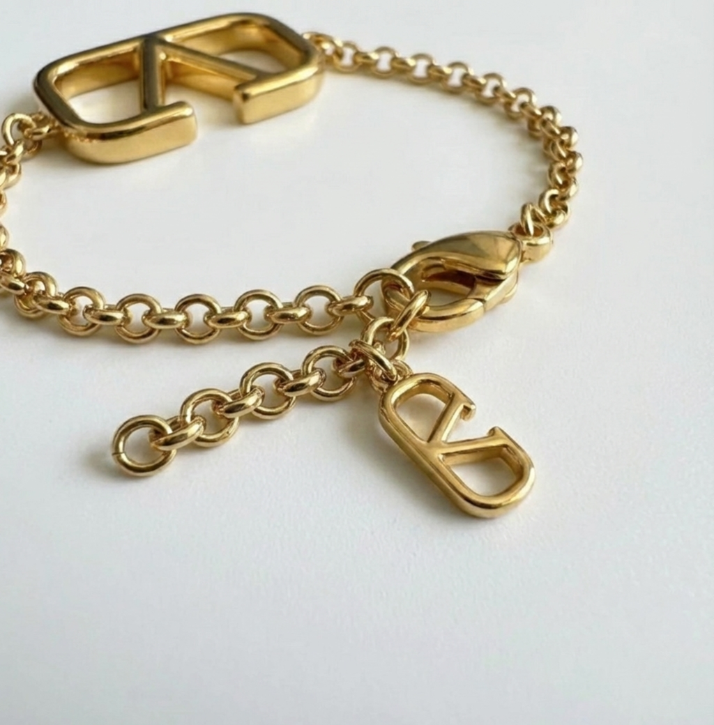 Minimal Emblem Chain Bracelet