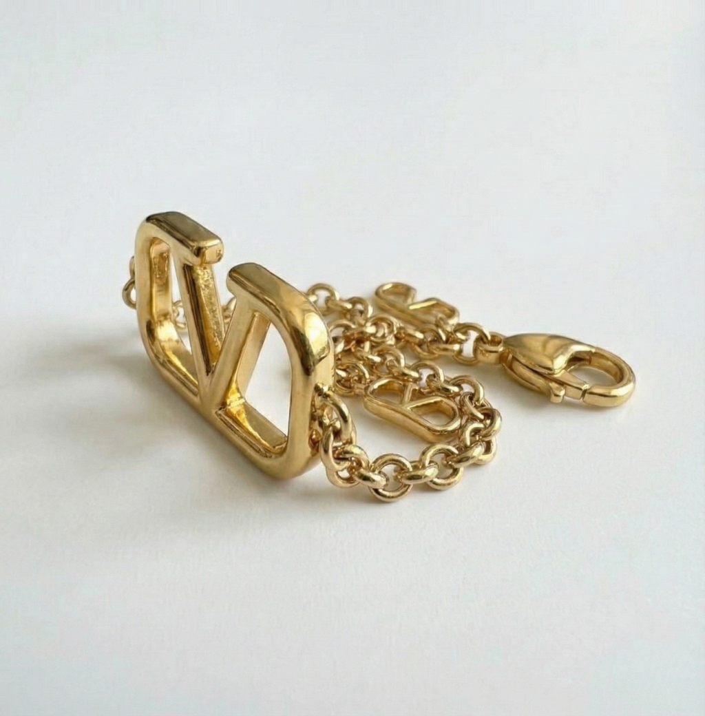 Minimal Emblem Chain Bracelet