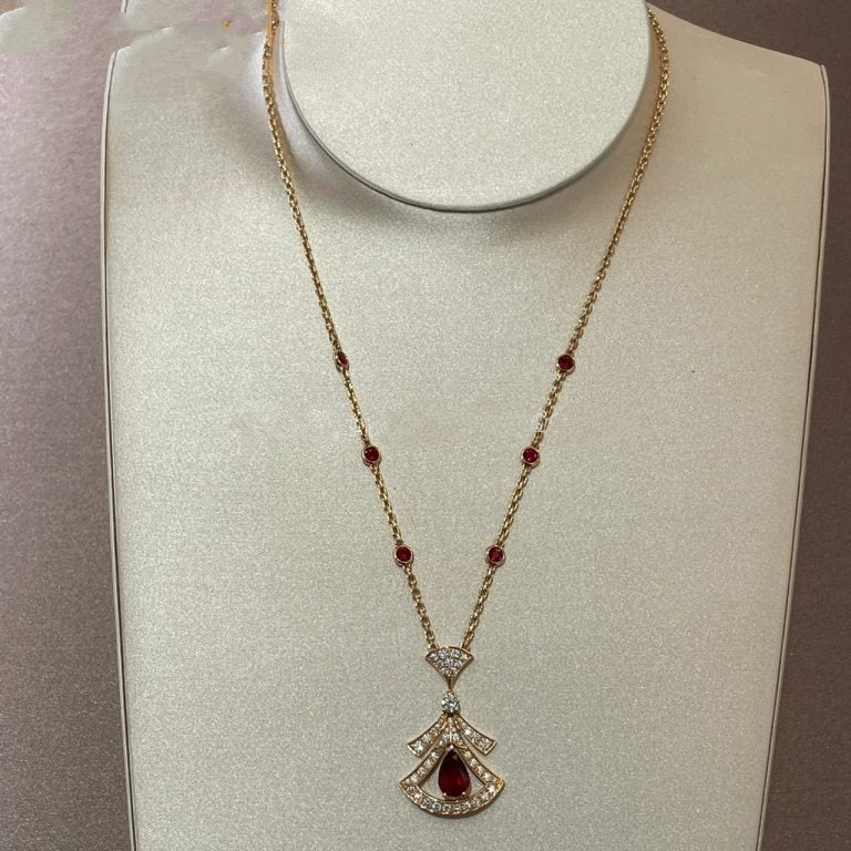 Aurora Necklace – Carnelian & Diamonds in Gold-Plated Silver Alloy