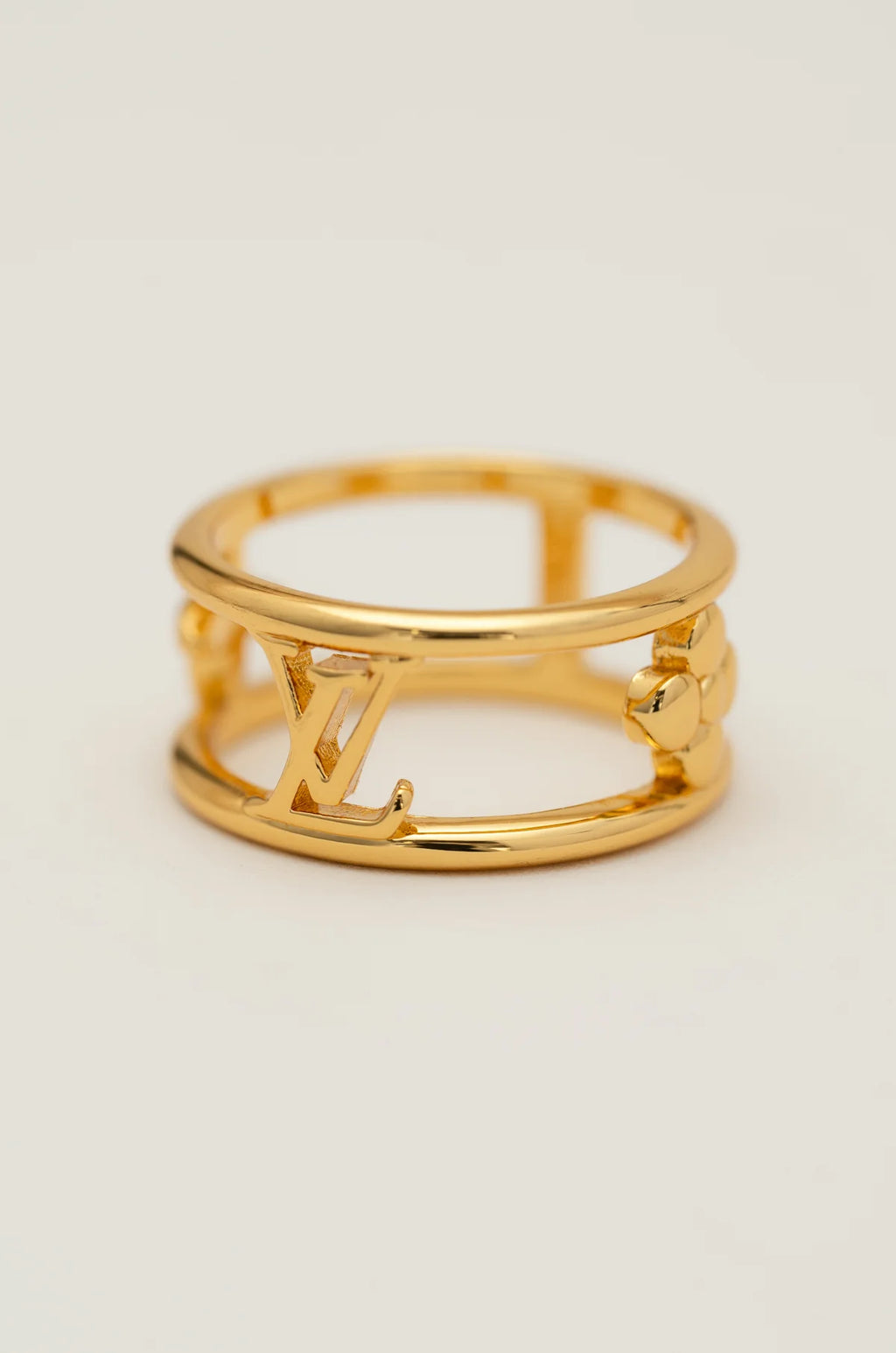 Bague emblématique d'Elvy