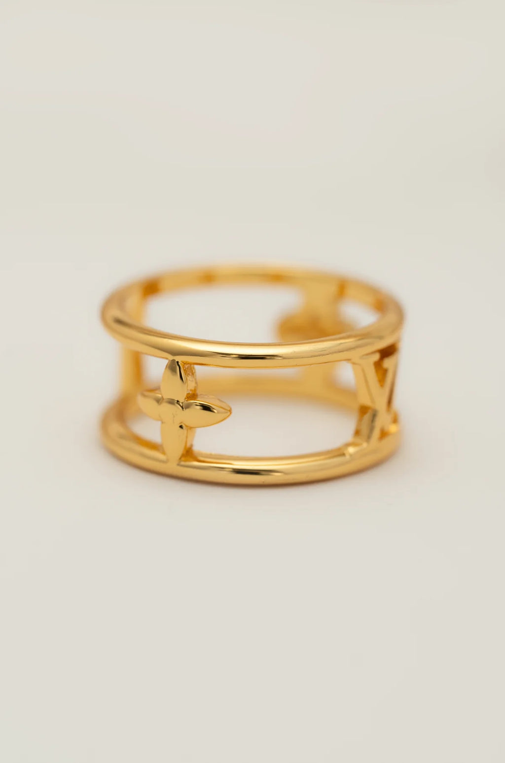 Bague emblématique d'Elvy