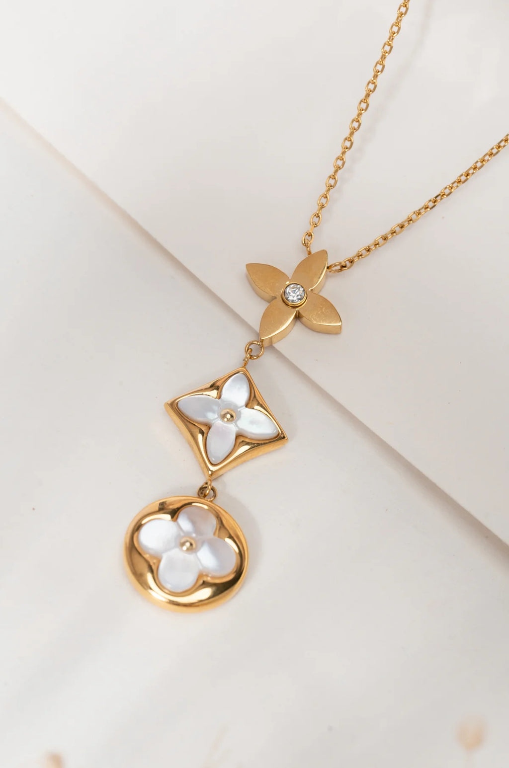 Chic Floral Elvy Neckchain