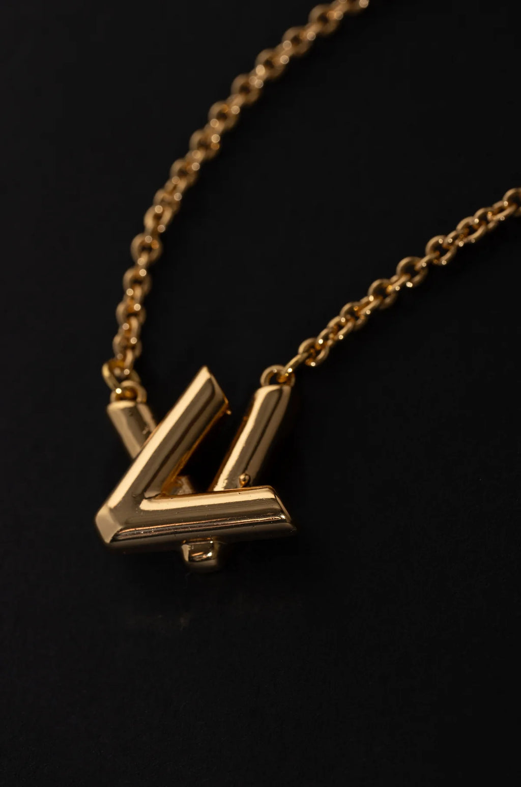 Iconic Elvy Neckchain