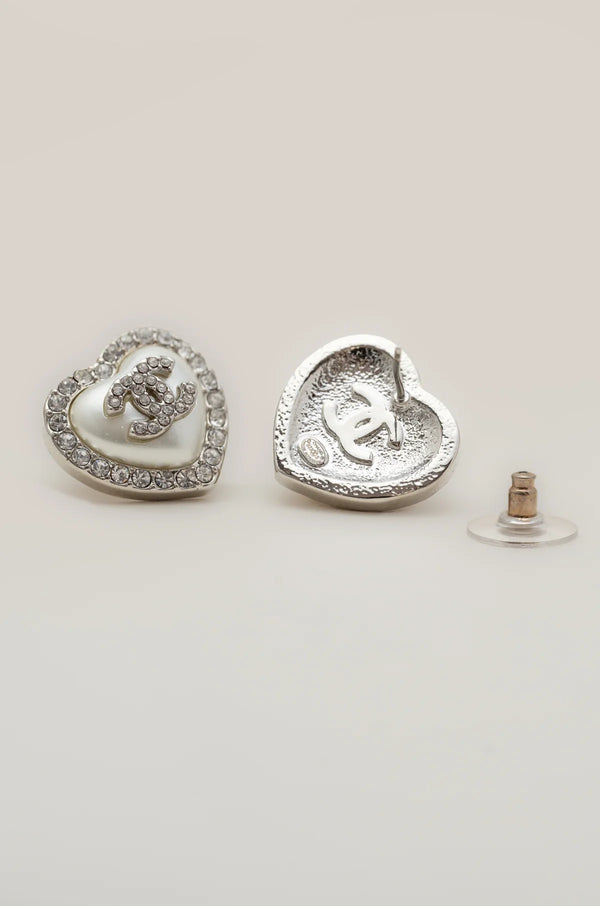 Clous d'oreilles en forme de petit cœur