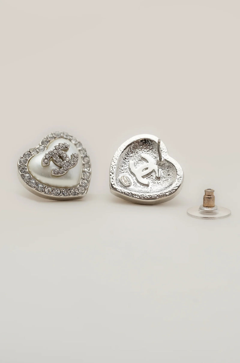 Clous d'oreilles en forme de petit cœur