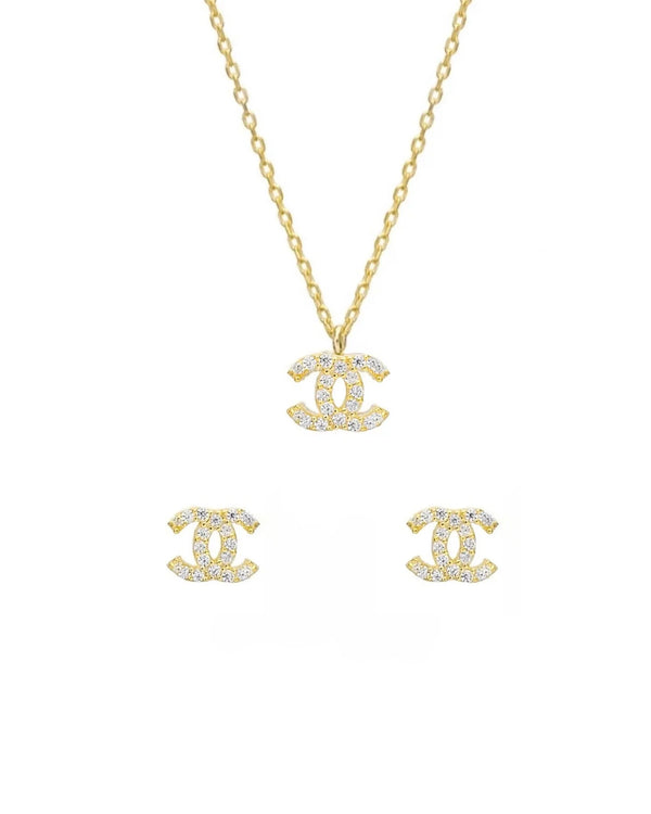 Ensemble élégant de bijoux CC avec collier et boucles d'oreilles en or