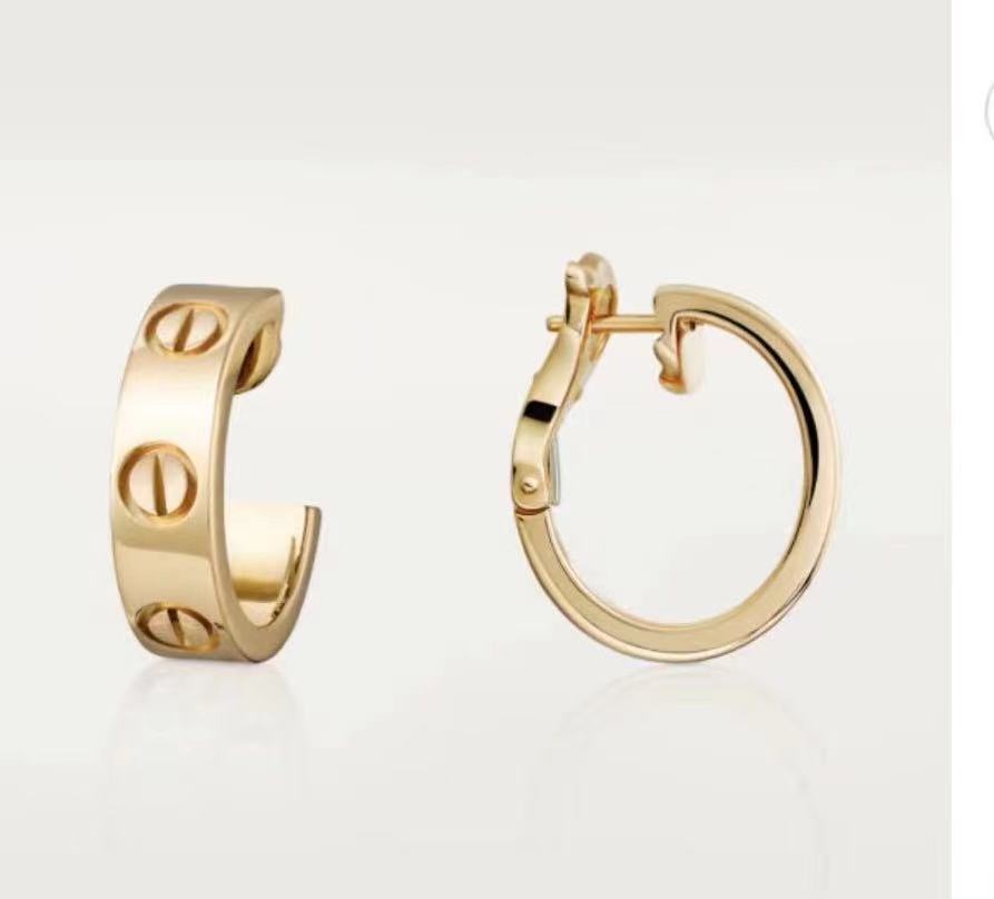 Gold-Plated Curve Earrings – Effortlessly Chic, Perfectly You